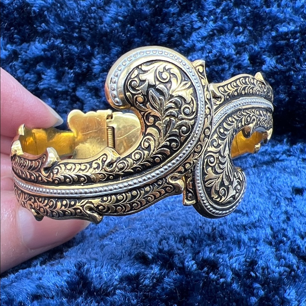 VINTAGE Damascene Crossover Clamper Bracelet • Black & Gold Tone • Ornate Scroll - Picture 4 of 7